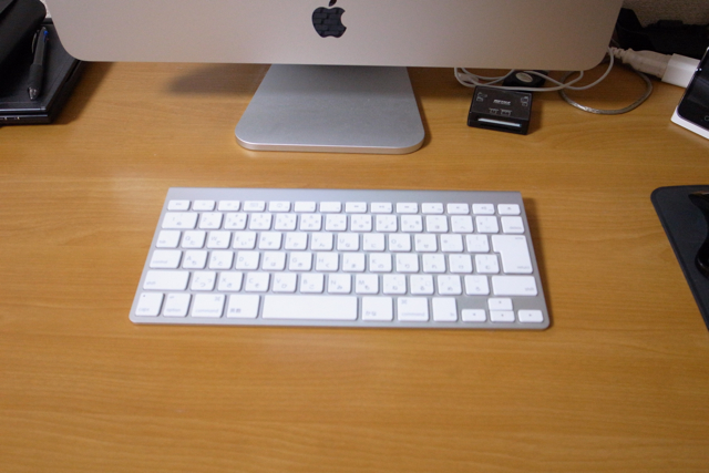Apple Wireless Keyboard(JIS)とApple Keyboard (テンキー付き JIS)の写真